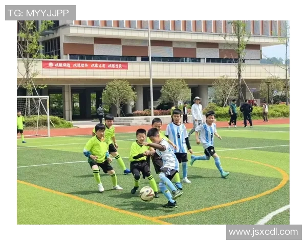 踢足球几个技巧分享让你在球场上更加出色的表现与进步方法